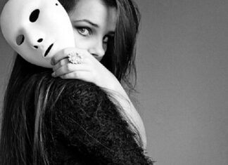 Thảo mai là gì? hãy cùng chúng tôi vén màn ý nghĩa thâm sâu Người thảo mai thể hiện qua ánh mắt ranh mãnh và lớp mặt nạ giả dối