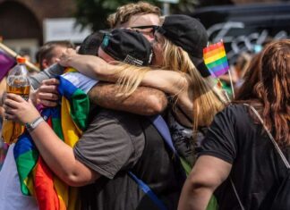 Come out không thành công? 5 Bài học từ những người đã come out Come out không thành công? 5 Bài học từ những người đã come out